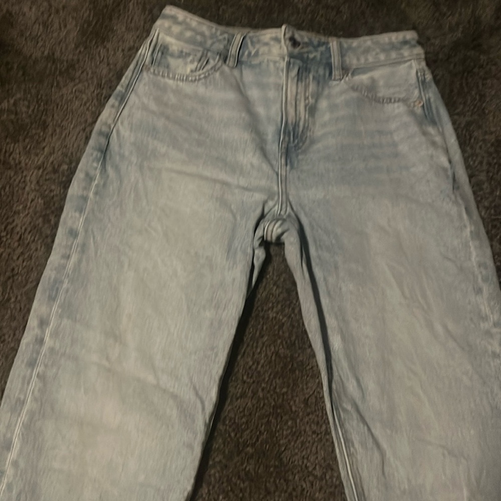 Light Wash Strigid Mom Jeans